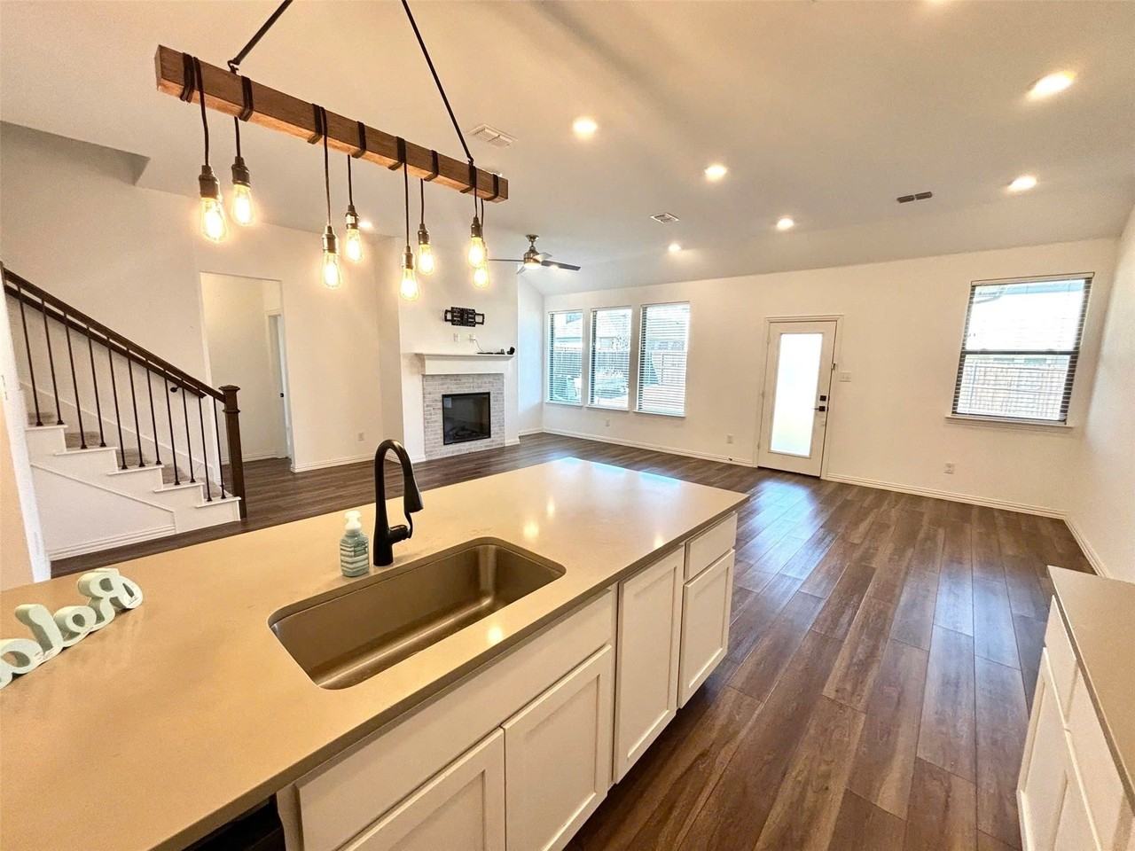 512 Virginia Way - Photo 5 of 30