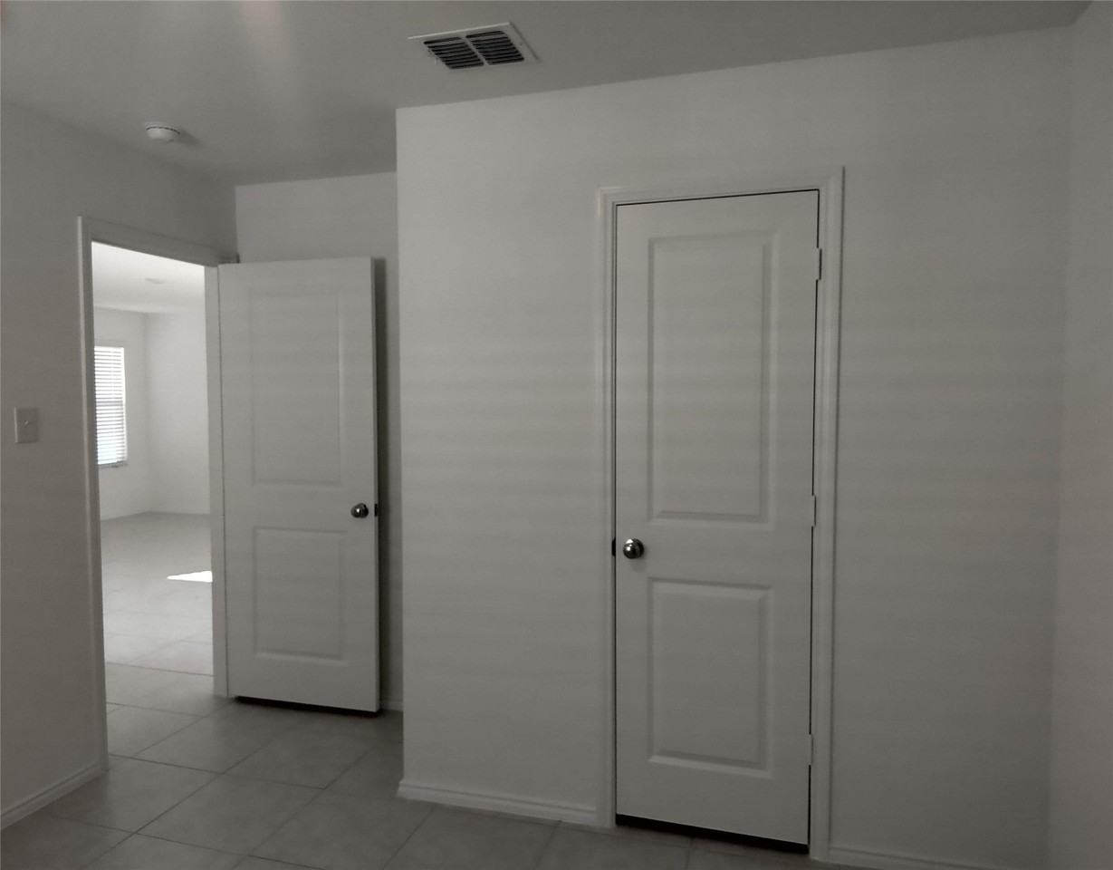 5724 Rockrose Ln - Photo 7 of 17