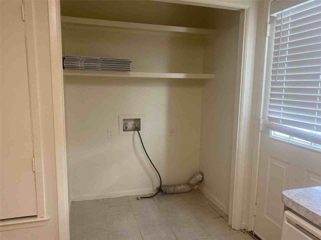 2826 Wimbledon Ct #D - Photo 5 of 19