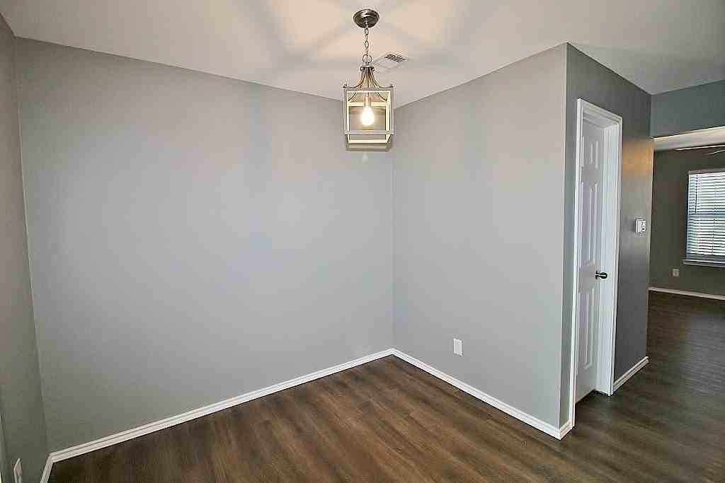 921 Cedar Ter - Photo 7 of 19