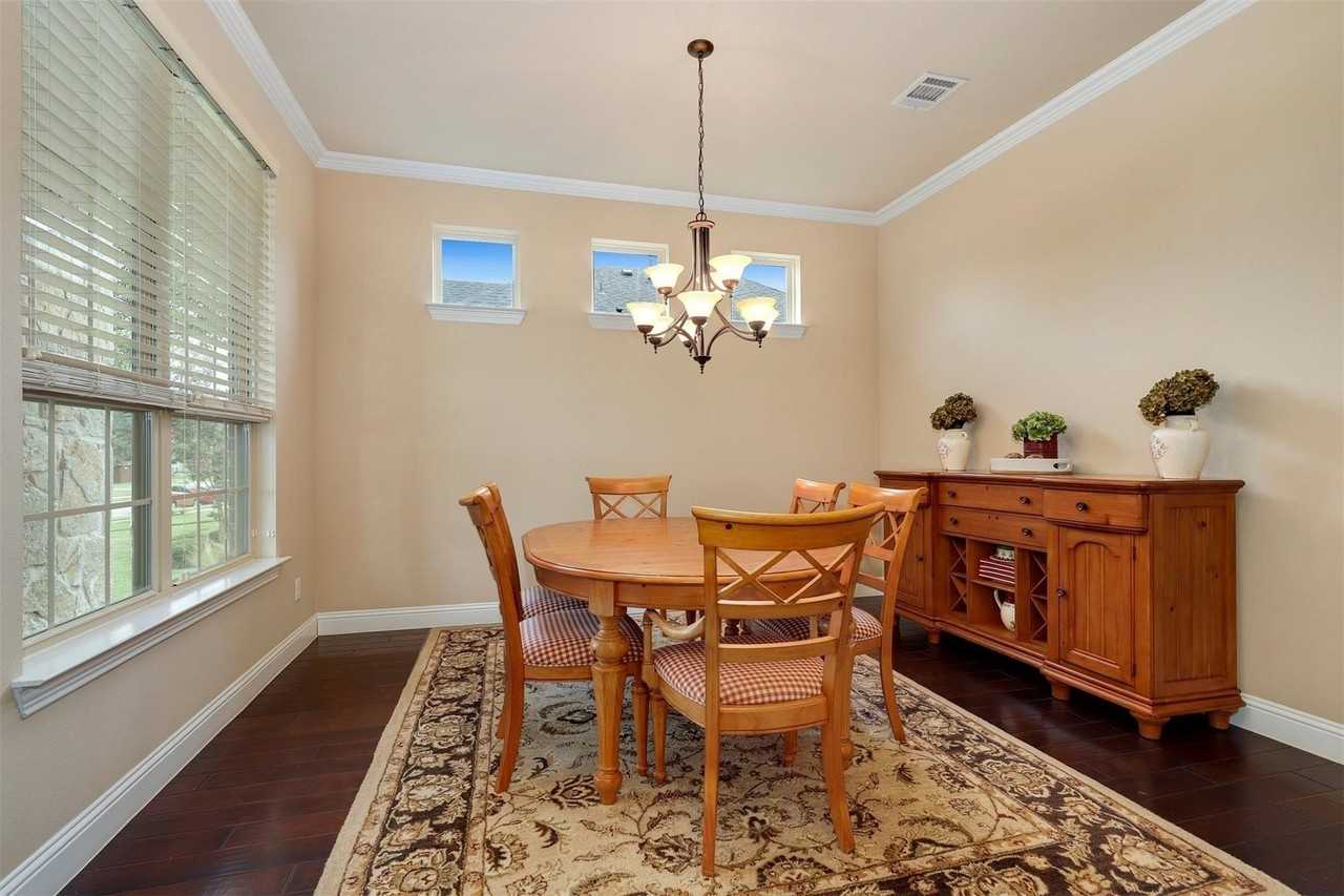 12813 Sherbrooke Dr - Photo 3 of 40