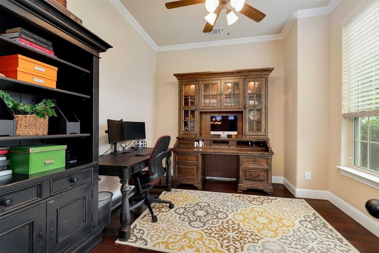 12813 Sherbrooke Dr - Photo 5 of 40