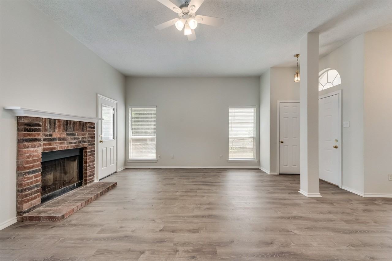 109 Brockway Dr - Photo 4 of 19