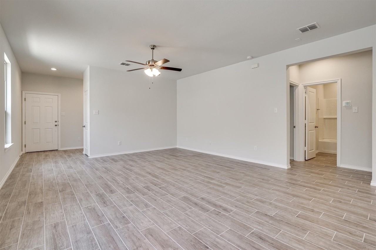 2330 Aspen Hill Dr - Photo 5 of 24