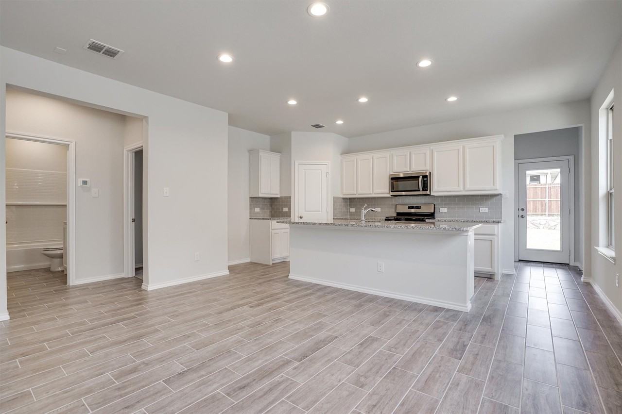 2330 Aspen Hill Dr - Photo 6 of 24