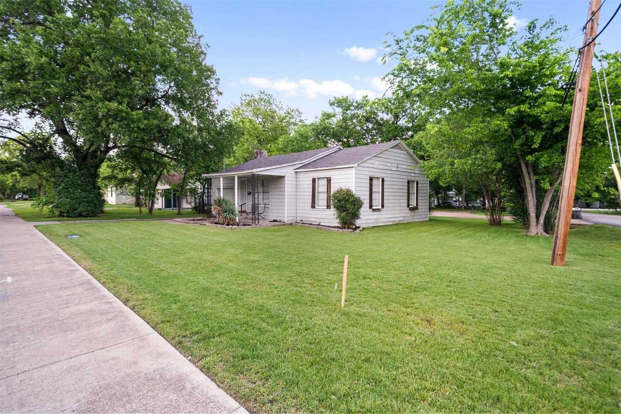 920 N Virginia St - Photo 4 of 26