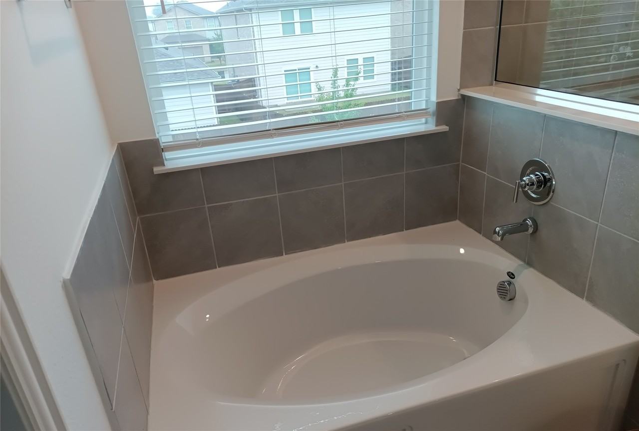505 Virginia Way - Photo 6 of 22