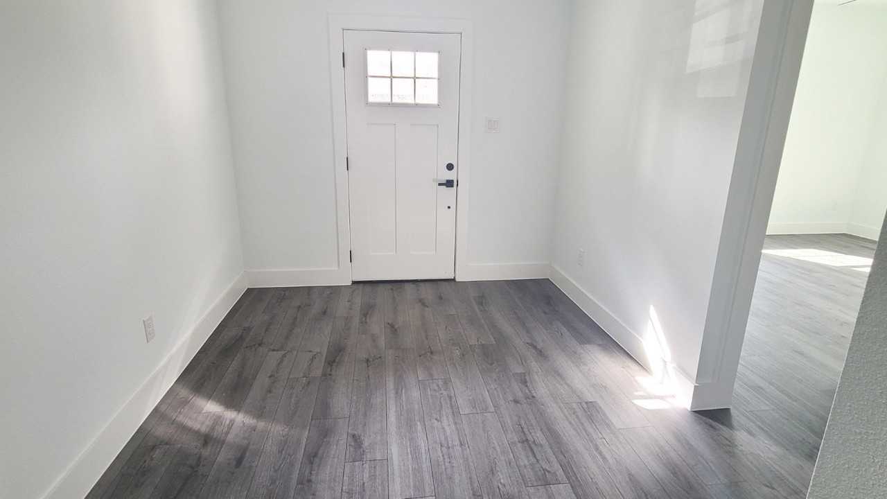 1903 King St - Photo 2 of 13