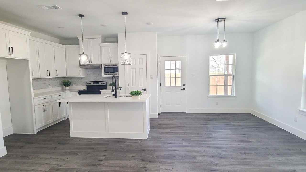1903 King St - Photo 5 of 13
