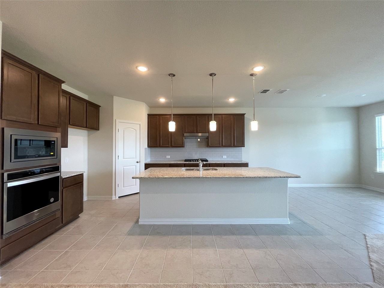 1805 Nelson St - Photo 6 of 39