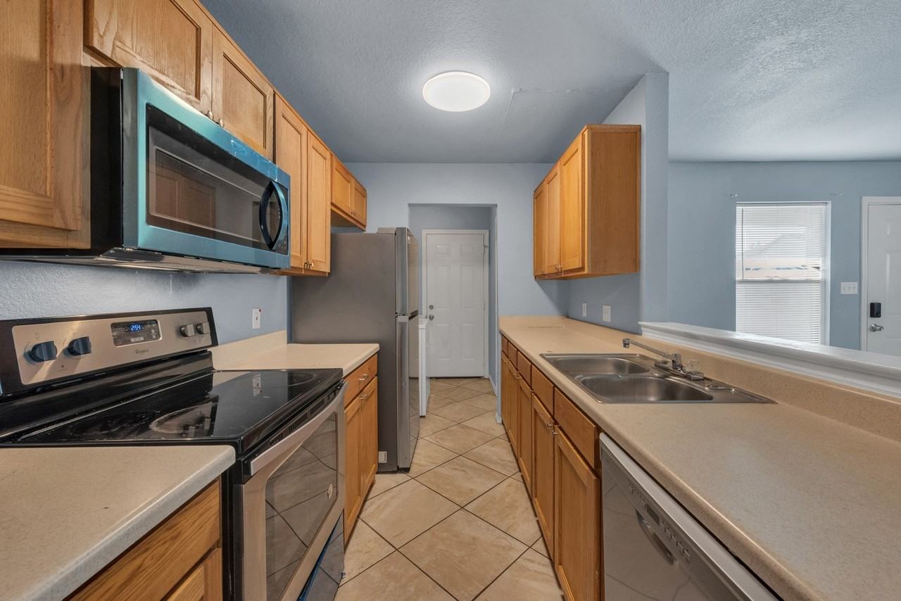 3151 Karen St - Photo 5 of 17