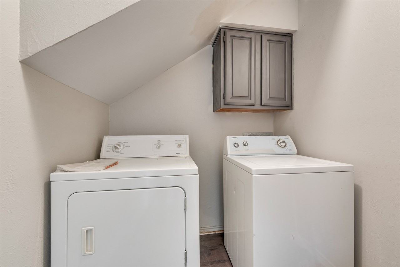 1013 Parkway Ter - Photo 4 of 17