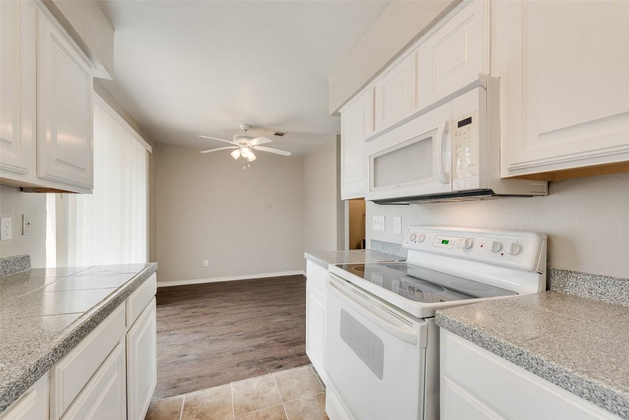 1013 Parkway Ter - Photo 6 of 17