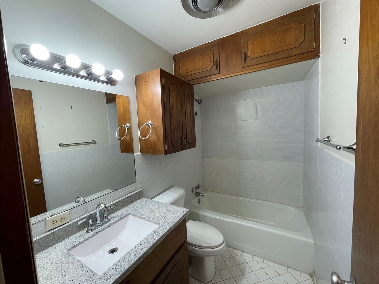 409 Royal St #5 - Photo 6 of 10