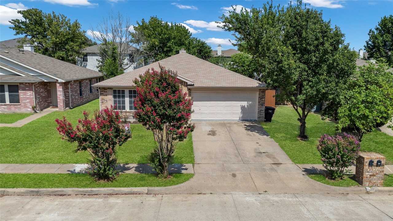 5132 Bedfordshire Dr - Photo 5 of 29