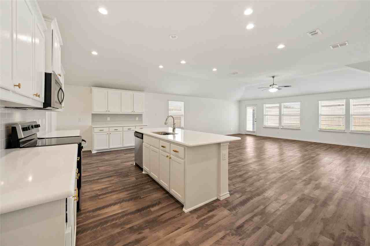 3204 Montego Bay Ln - Photo 3 of 26
