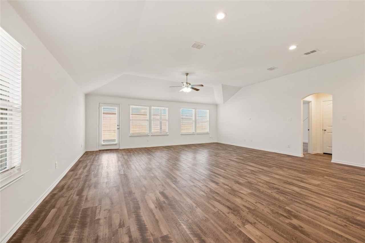 3204 Montego Bay Ln - Photo 4 of 26
