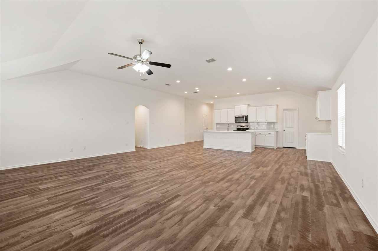 3204 Montego Bay Ln - Photo 5 of 26