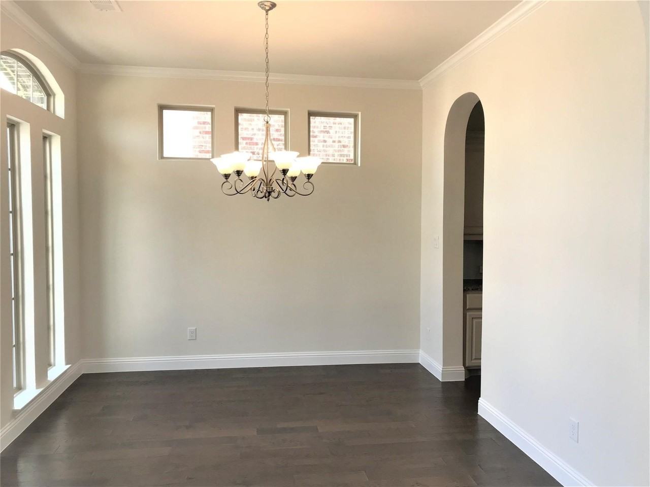 6924 Royal View Dr - Photo 3 of 32