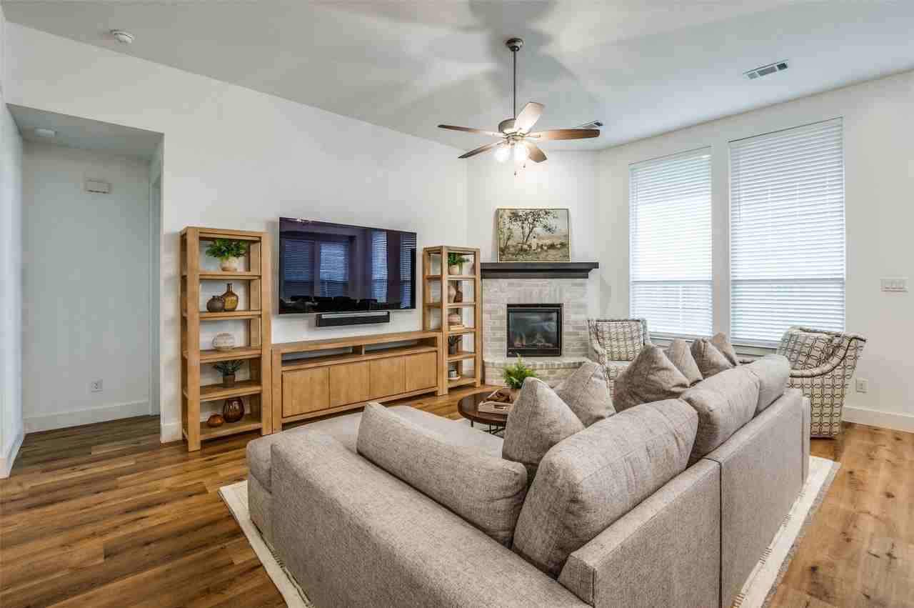 1905 Halkin Rd - Photo 4 of 33