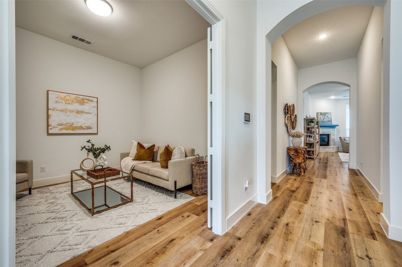 1905 Halkin Rd - Photo 6 of 33