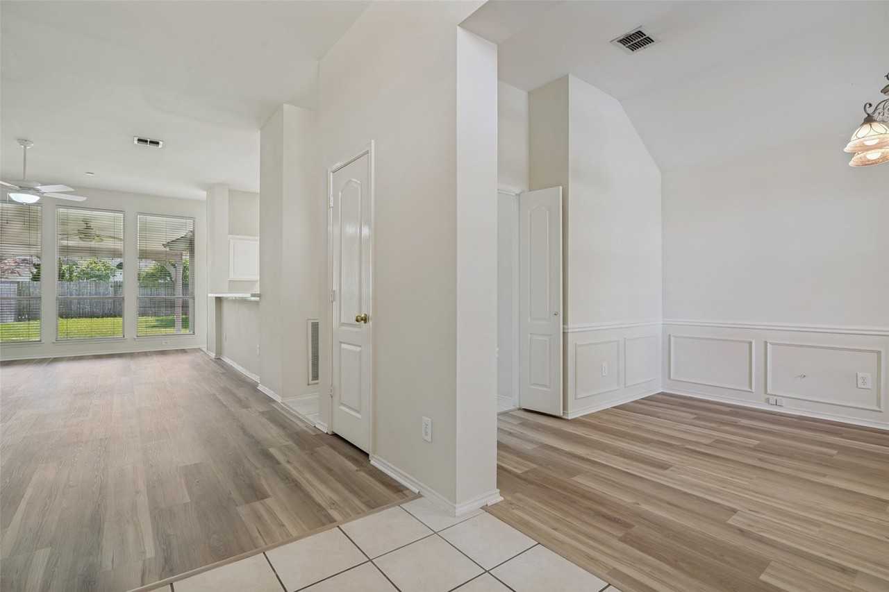 308 Sycamore Dr - Photo 5 of 25