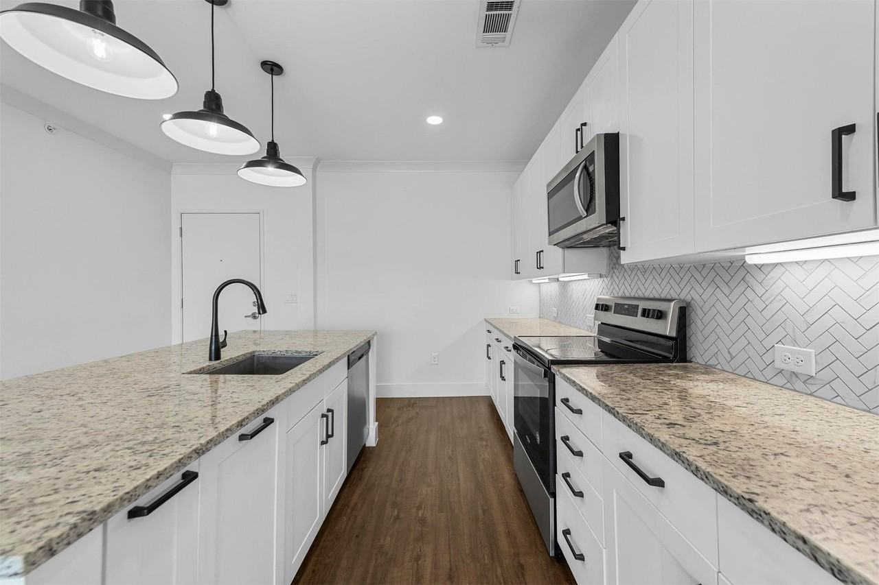 3517 Windhaven Pkwy #1507 - Photo 5 of 21