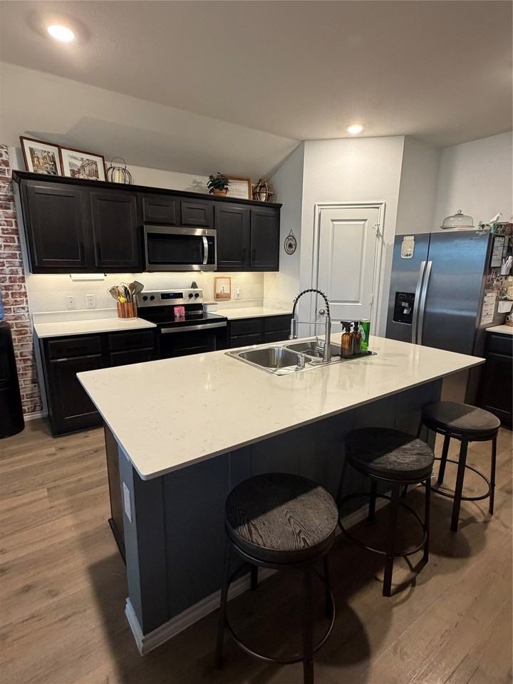 805 Martingale Dr - Photo 2 of 16