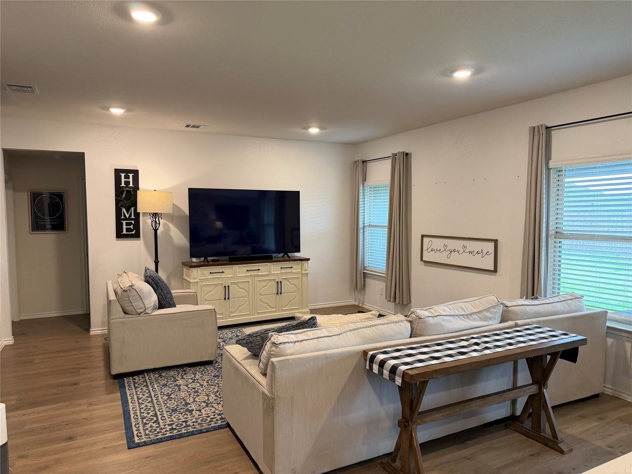 805 Martingale Dr - Photo 3 of 16