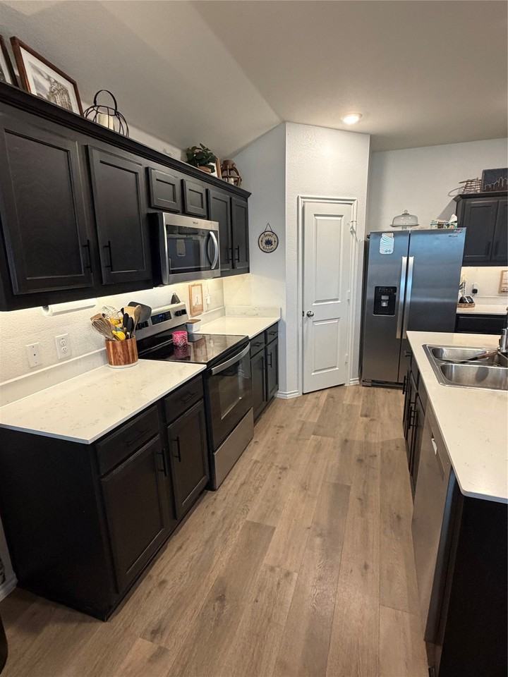 805 Martingale Dr - Photo 4 of 16