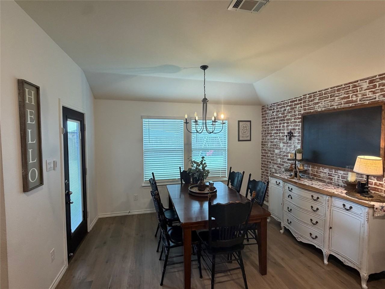 805 Martingale Dr - Photo 5 of 16
