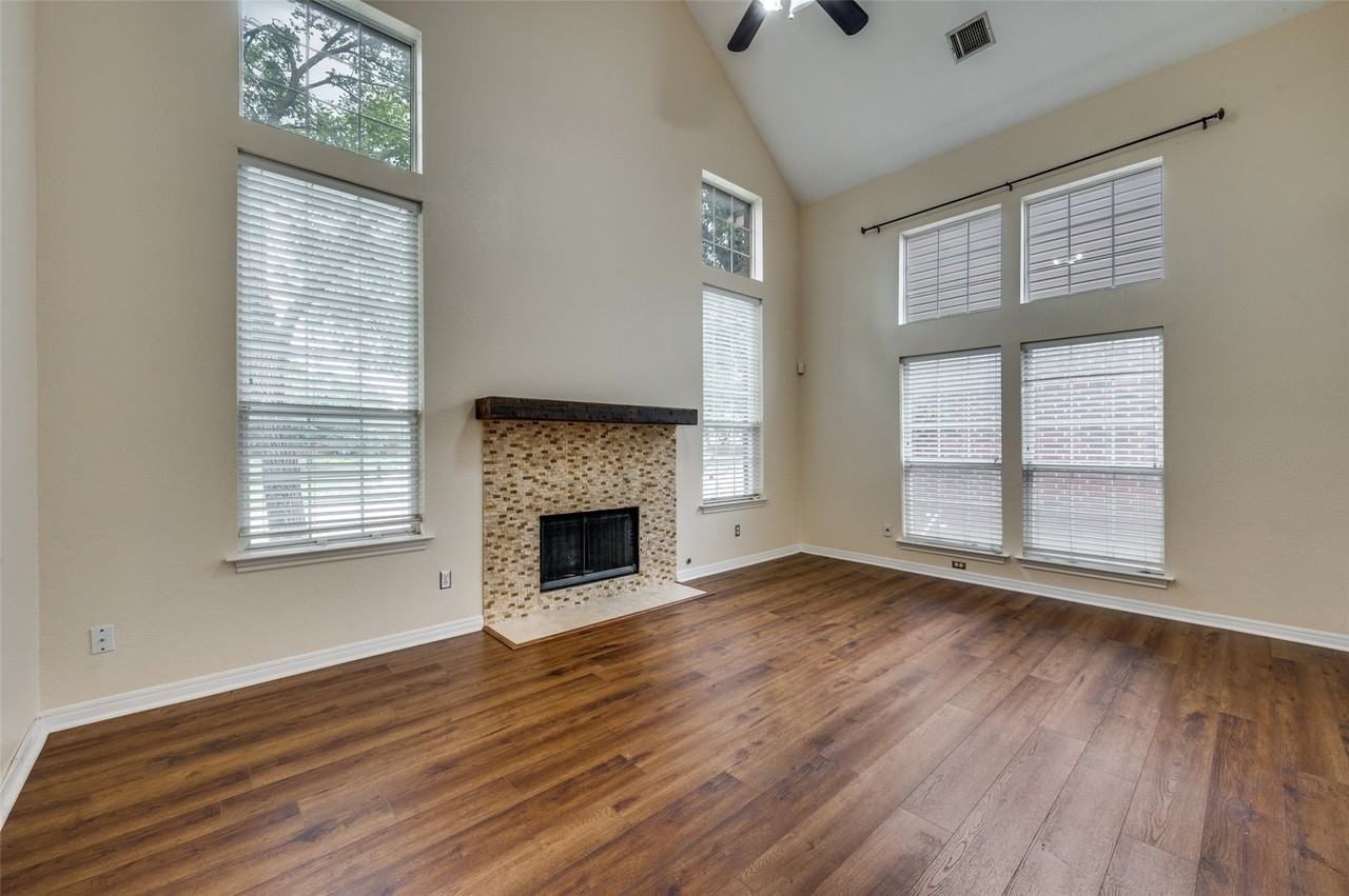 804 Santa Fe Trl - Photo 2 of 18