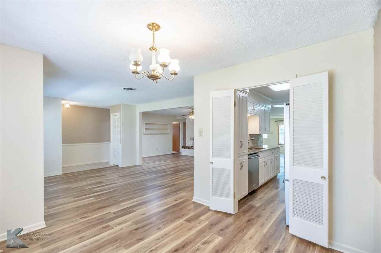 3317 Santa Monica Dr - Photo 5 of 30