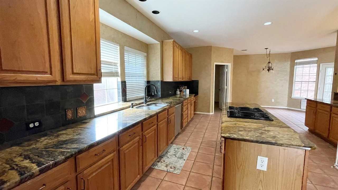 2712 Oakland Hills Dr - Photo 6 of 17