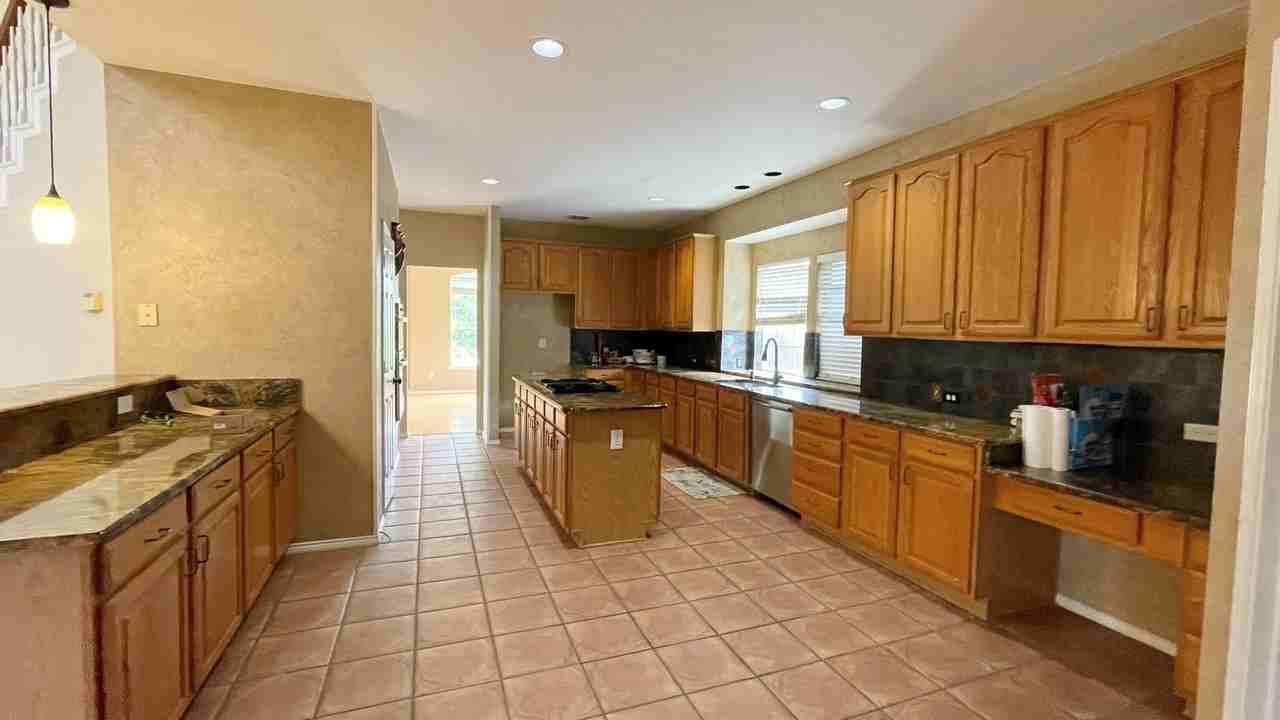 2712 Oakland Hills Dr - Photo 7 of 17