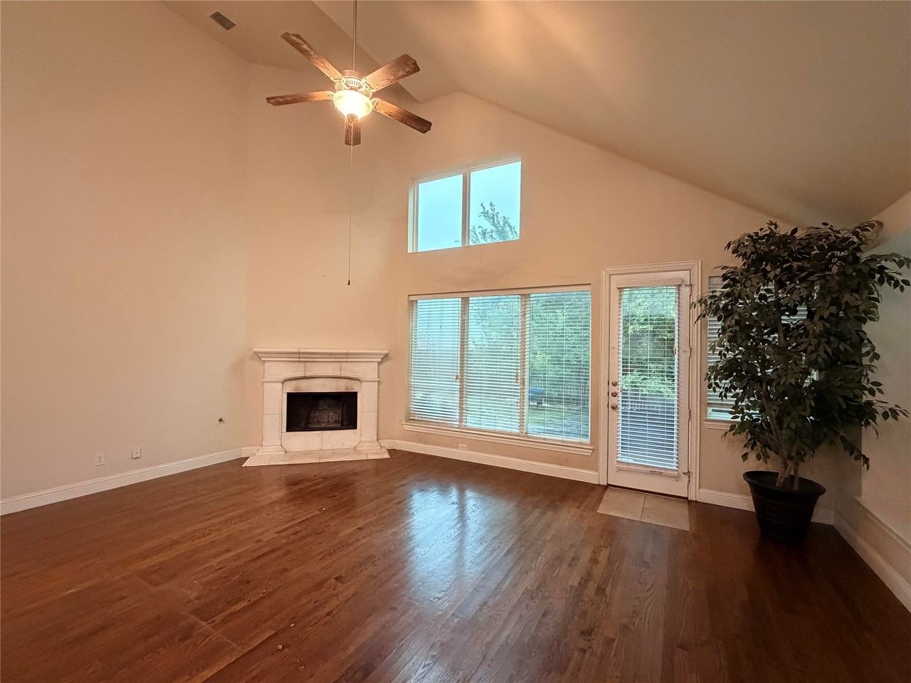 14112 Sparrow Hill Dr - Photo 5 of 27
