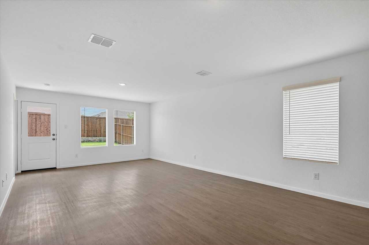 1516 Prince Rd - Photo 5 of 28