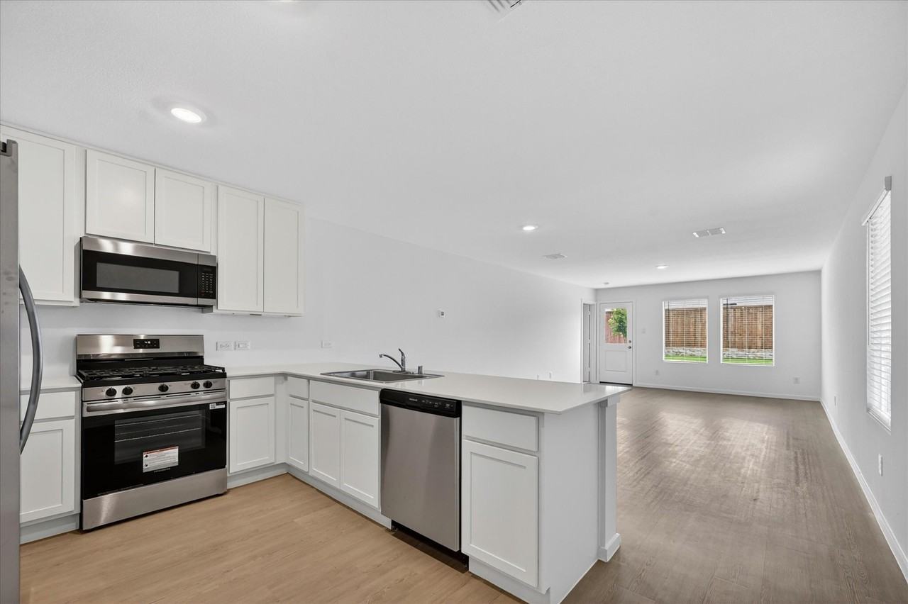 1516 Prince Rd - Photo 7 of 28