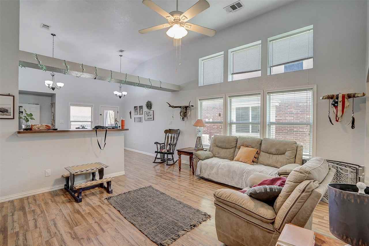 8801 Stewart St - Photo 3 of 27