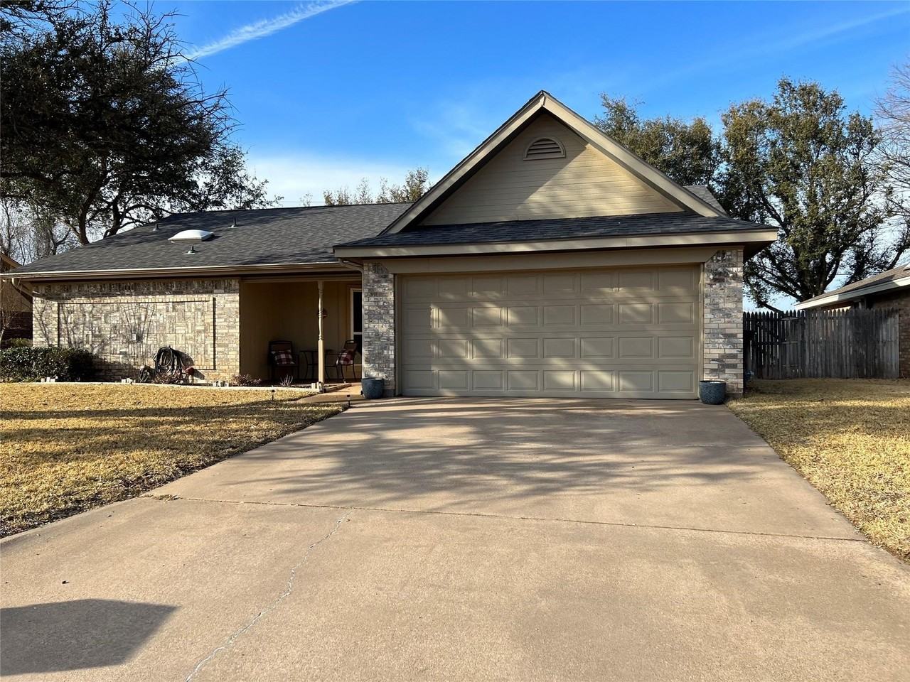 2902 Rex Allen Dr - Photo 2 of 23