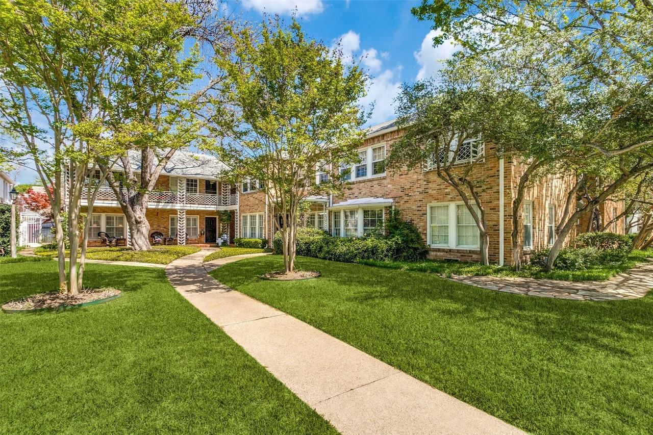 4558 Roland Ave #B - Photo 2 of 12