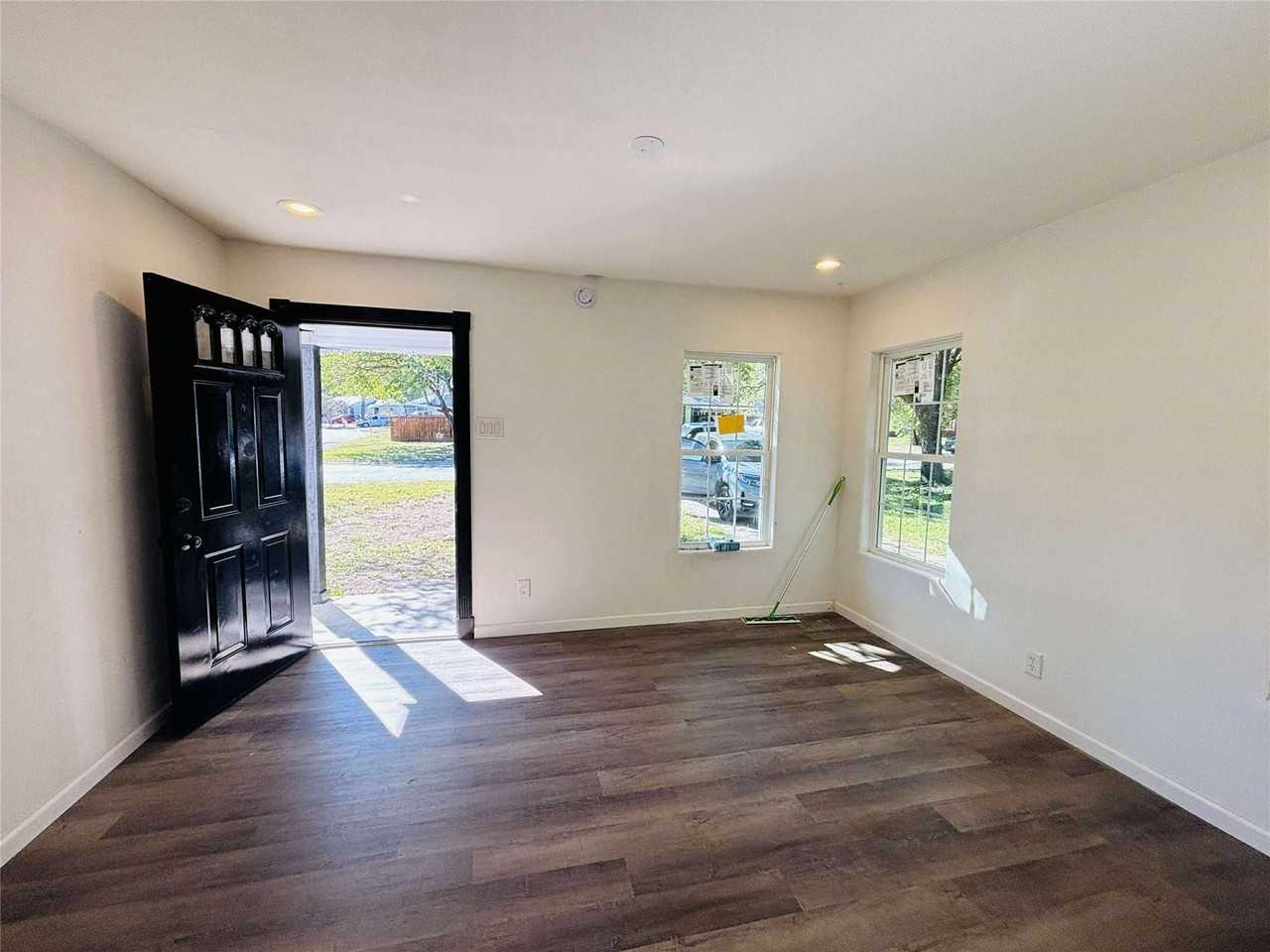 2762 Beverly Hills Dr - Photo 7 of 9
