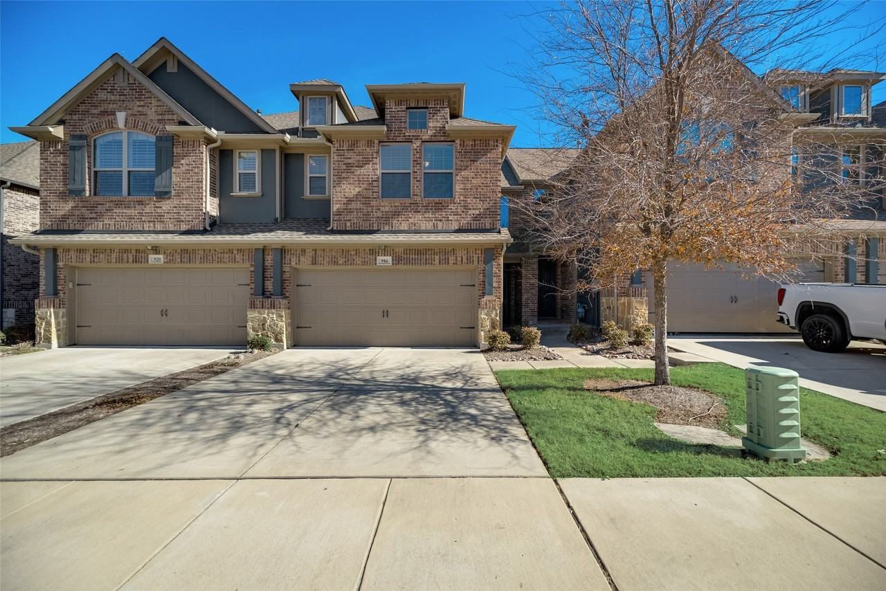 916 Brookville Ct