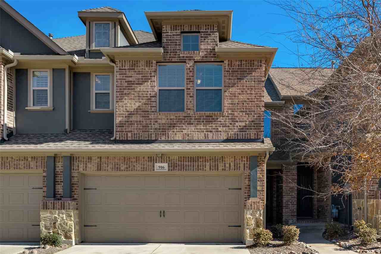 916 Brookville Ct - Photo 2 of 26