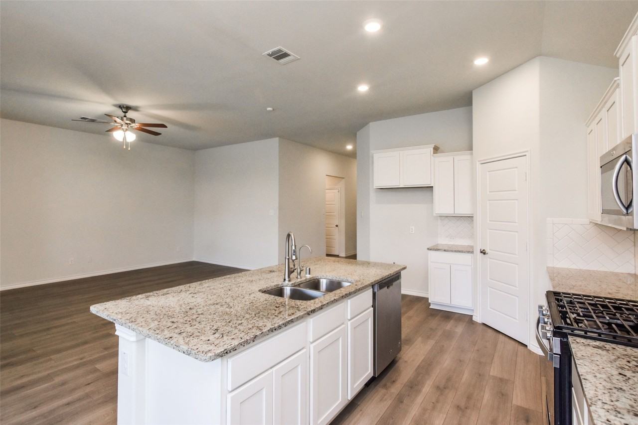6317 Crownmere Dr - Photo 2 of 18
