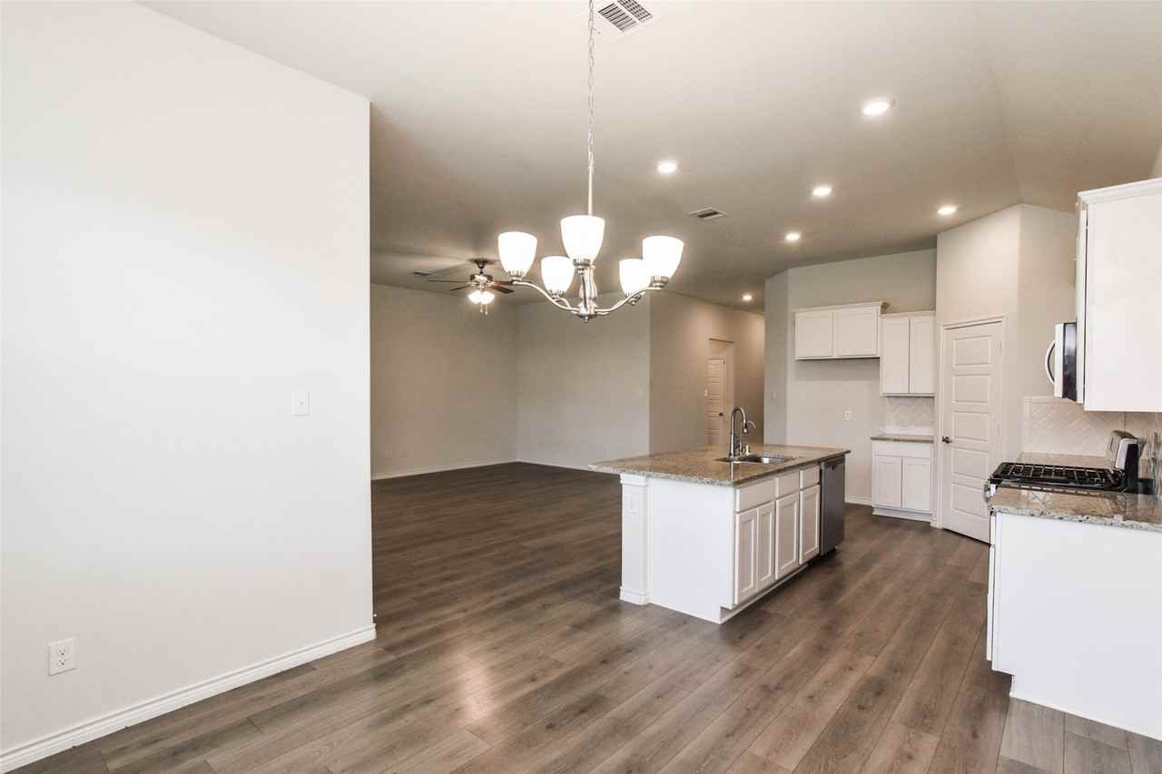 6317 Crownmere Dr - Photo 5 of 18