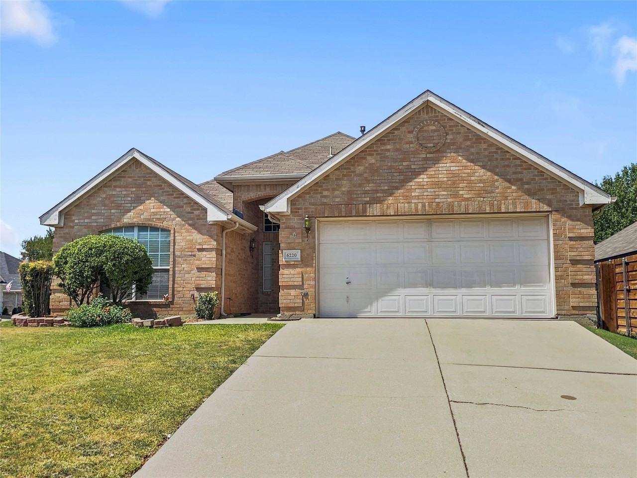 6220 Reddenson Dr - Photo 2 of 20
