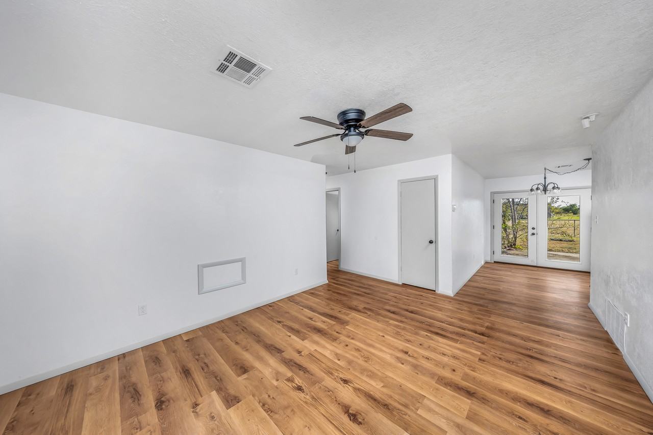305 Ne Angus St #1 - Photo 3 of 23