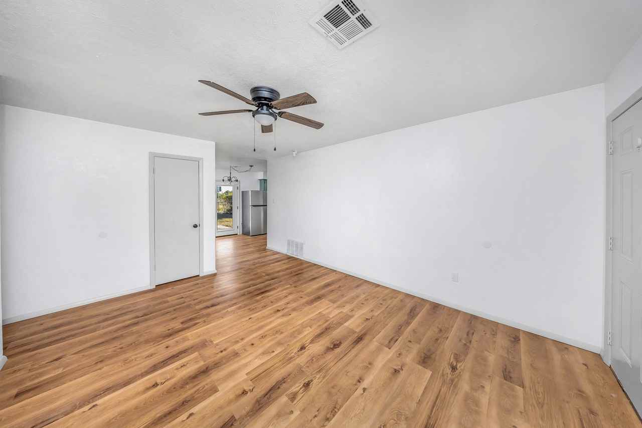 305 Ne Angus St #1 - Photo 4 of 23