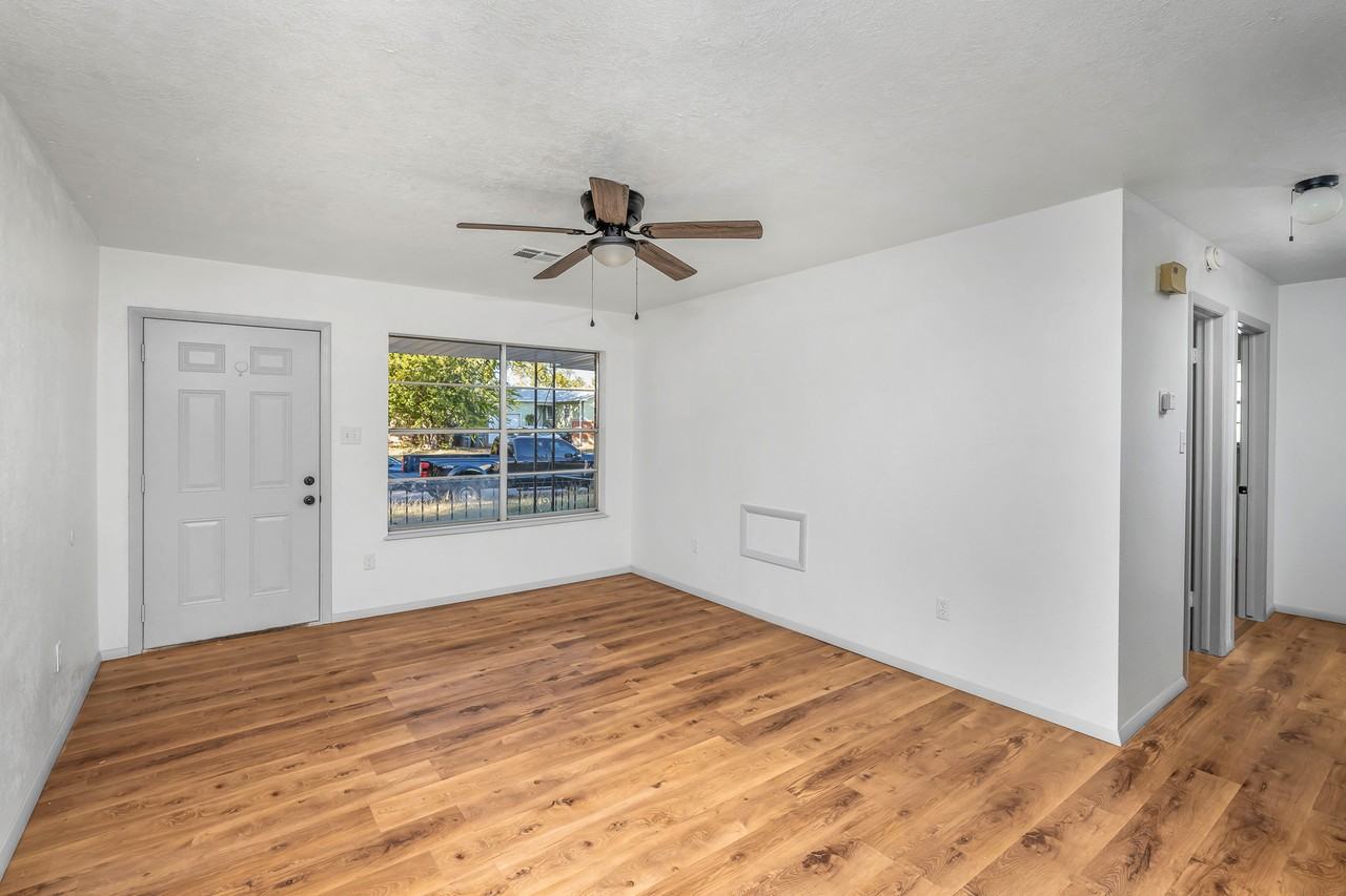 305 Ne Angus St #1 - Photo 6 of 23